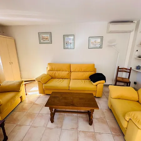 Szálloda Petite Au Calme Dans Avec Piscine 3*