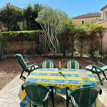 Szálloda Petite Au Calme Dans Avec Piscine 3*