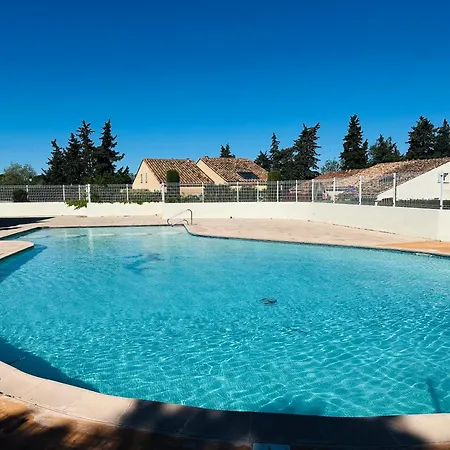 Szálloda Petite Au Calme Dans Avec Piscine Fréjus