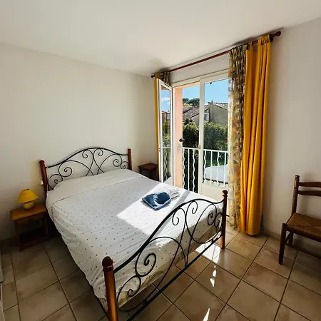 Szálloda Petite Au Calme Dans Avec Piscine 3*