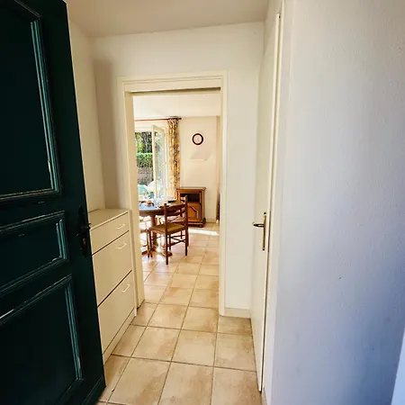 Szálloda Petite Au Calme Dans Avec Piscine Fréjus